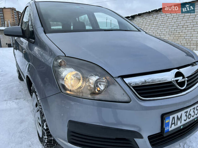 Серый Опель Зафира, объемом двигателя 1.6 л и пробегом 291 тыс. км за 3950 $, фото 11 на Automoto.ua