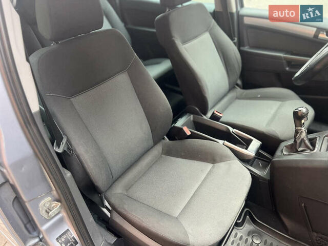 Серый Опель Зафира, объемом двигателя 1.6 л и пробегом 211 тыс. км за 4450 $, фото 8 на Automoto.ua