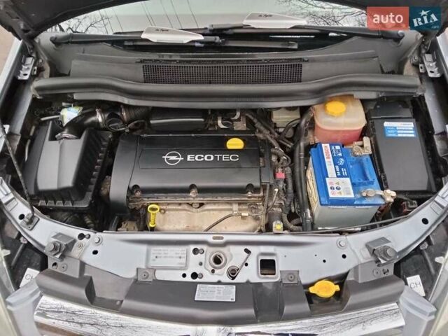 Серый Опель Зафира, объемом двигателя 1.6 л и пробегом 209 тыс. км за 7800 $, фото 3 на Automoto.ua