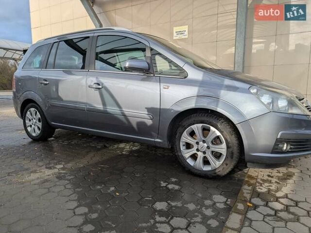 Серый Опель Зафира, объемом двигателя 1.8 л и пробегом 176 тыс. км за 5700 $, фото 2 на Automoto.ua