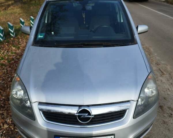 Серый Опель Зафира, объемом двигателя 1.8 л и пробегом 214 тыс. км за 5200 $, фото 3 на Automoto.ua
