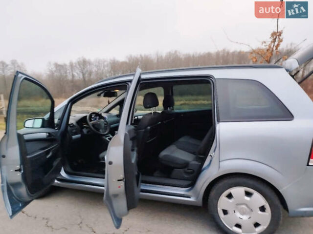 Серый Опель Зафира, объемом двигателя 1.6 л и пробегом 212 тыс. км за 4900 $, фото 5 на Automoto.ua