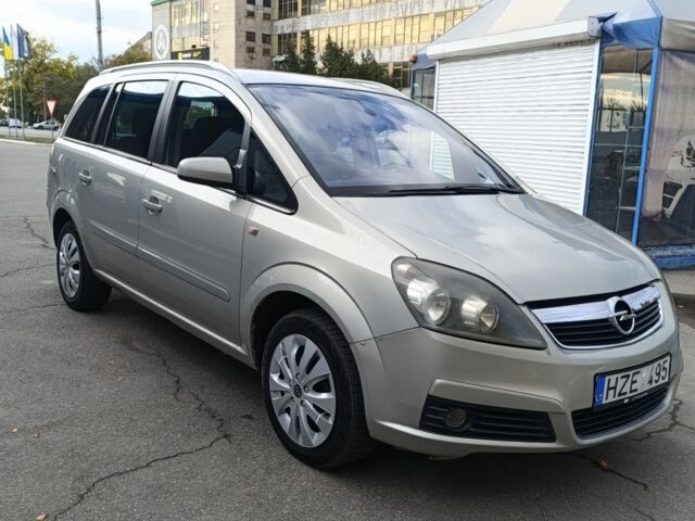 Серый Опель Зафира, объемом двигателя 1.9 л и пробегом 100 тыс. км за 2650 $, фото 1 на Automoto.ua