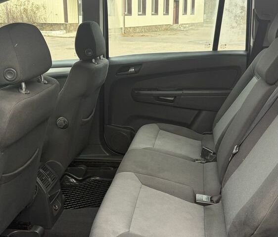 Серый Опель Зафира, объемом двигателя 2 л и пробегом 300 тыс. км за 2950 $, фото 17 на Automoto.ua