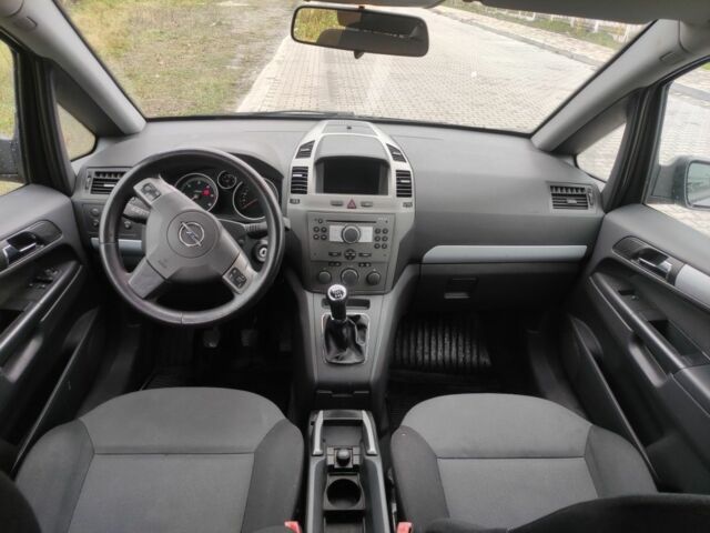 Серый Опель Зафира, объемом двигателя 1.9 л и пробегом 333 тыс. км за 2699 $, фото 16 на Automoto.ua