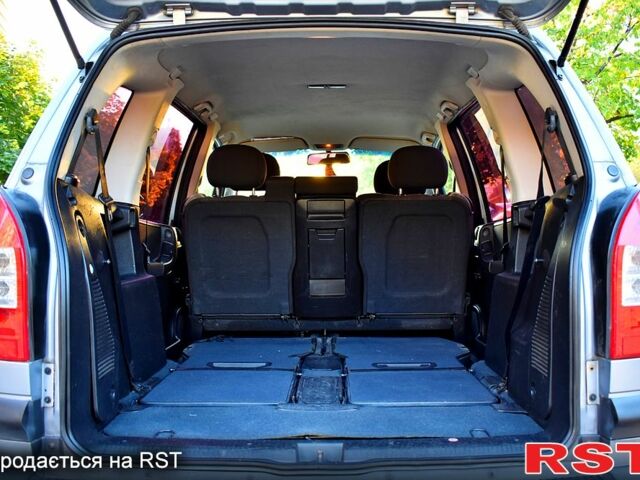 Серый Опель Зафира, объемом двигателя 2.2 л и пробегом 237 тыс. км за 4200 $, фото 8 на Automoto.ua