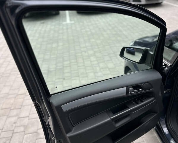 Сірий Опель Зафіра, об'ємом двигуна 1.8 л та пробігом 249 тис. км за 5999 $, фото 23 на Automoto.ua