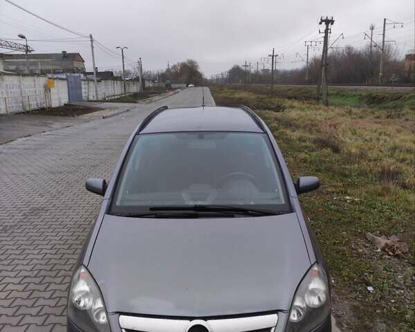 Серый Опель Зафира, объемом двигателя 1.9 л и пробегом 337 тыс. км за 2700 $, фото 2 на Automoto.ua