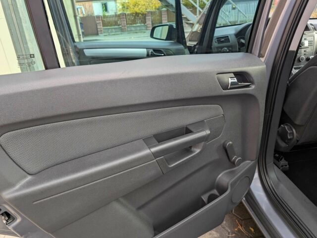 Серый Опель Зафира, объемом двигателя 0 л и пробегом 176 тыс. км за 5500 $, фото 12 на Automoto.ua