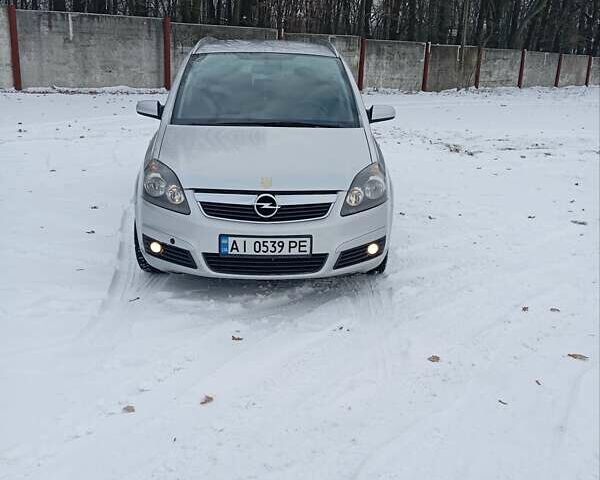 Серый Опель Зафира, объемом двигателя 1.8 л и пробегом 301 тыс. км за 5499 $, фото 2 на Automoto.ua