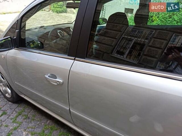 Серый Опель Зафира, объемом двигателя 1.9 л и пробегом 284 тыс. км за 4900 $, фото 3 на Automoto.ua