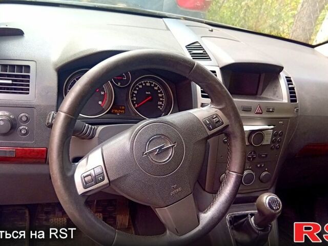 Серый Опель Зафира, объемом двигателя 1.9 л и пробегом 250 тыс. км за 5000 $, фото 1 на Automoto.ua