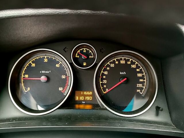 Серый Опель Зафира, объемом двигателя 1.9 л и пробегом 310 тыс. км за 5500 $, фото 10 на Automoto.ua
