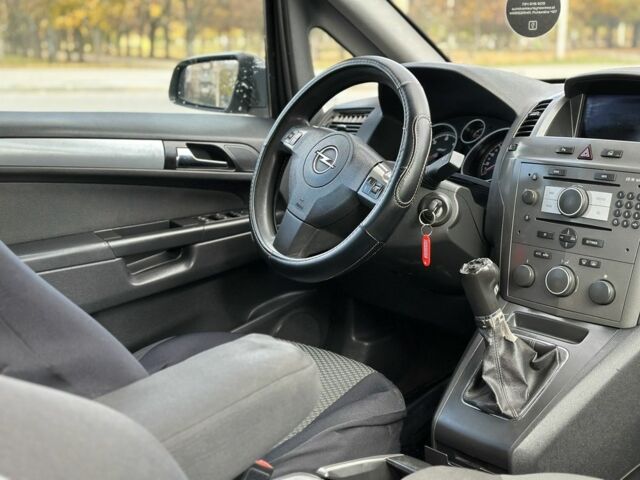 Сірий Опель Зафіра, об'ємом двигуна 0 л та пробігом 123 тис. км за 2700 $, фото 4 на Automoto.ua