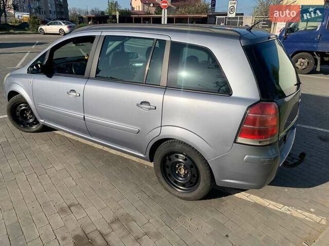Серый Опель Зафира, объемом двигателя 1.9 л и пробегом 260 тыс. км за 5900 $, фото 2 на Automoto.ua