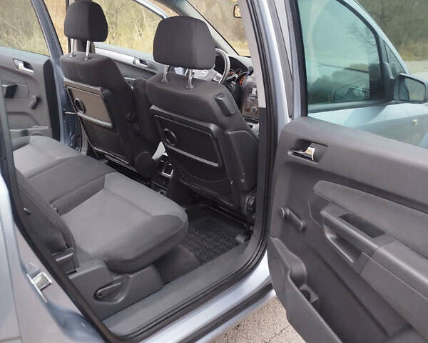 Серый Опель Зафира, объемом двигателя 1.6 л и пробегом 212 тыс. км за 4900 $, фото 11 на Automoto.ua