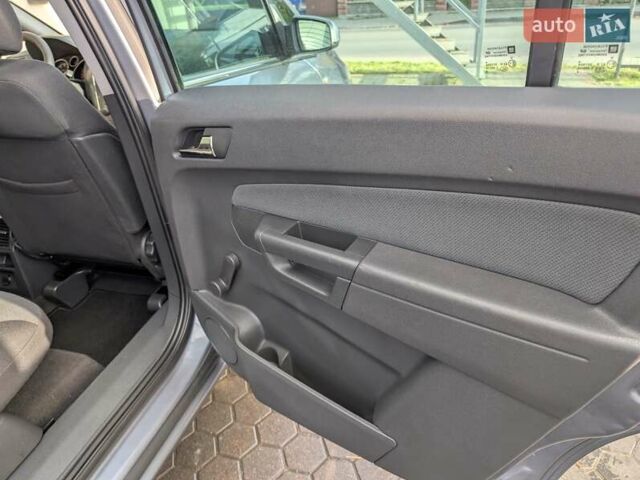 Серый Опель Зафира, объемом двигателя 1.8 л и пробегом 176 тыс. км за 5700 $, фото 16 на Automoto.ua