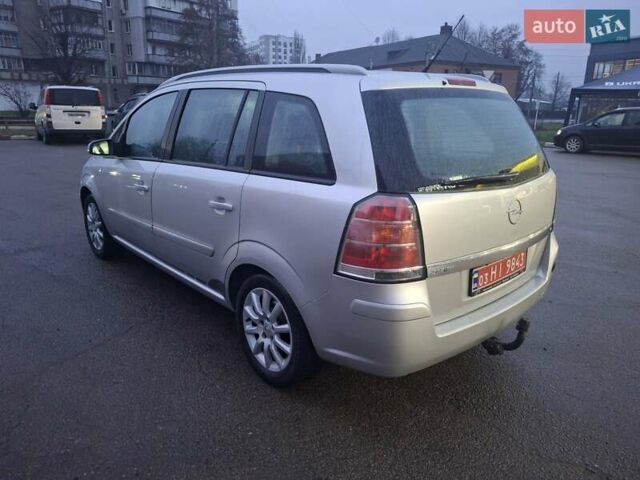 Серый Опель Зафира, объемом двигателя 1.8 л и пробегом 246 тыс. км за 5600 $, фото 3 на Automoto.ua