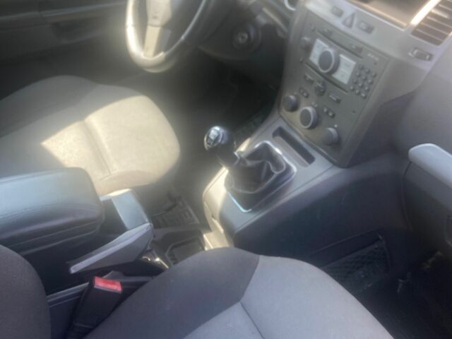 Сірий Опель Зафіра, об'ємом двигуна 1.9 л та пробігом 270 тис. км за 3100 $, фото 3 на Automoto.ua