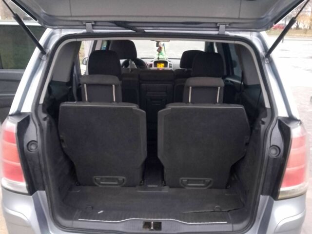 Серый Опель Зафира, объемом двигателя 1.6 л и пробегом 270 тыс. км за 5600 $, фото 4 на Automoto.ua