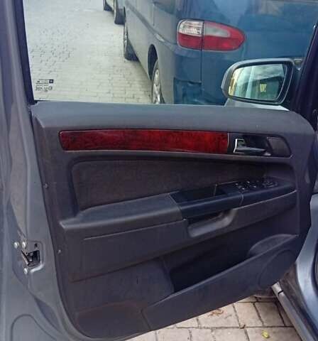 Серый Опель Зафира, объемом двигателя 1.9 л и пробегом 270 тыс. км за 4500 $, фото 3 на Automoto.ua