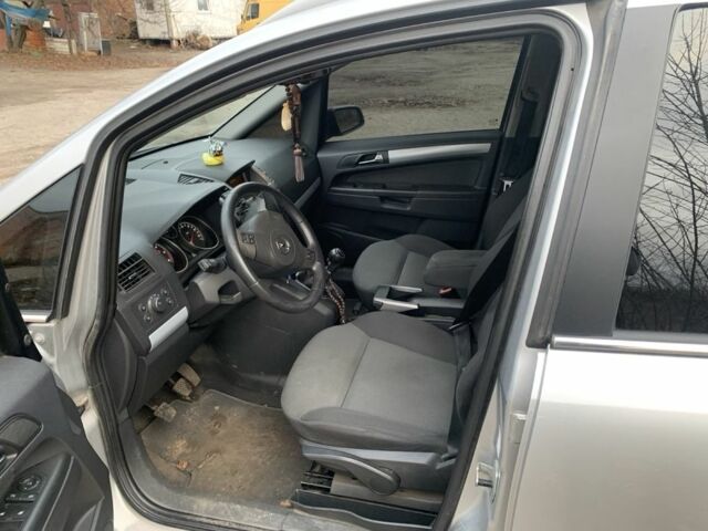 Серый Опель Зафира, объемом двигателя 1.9 л и пробегом 352 тыс. км за 3000 $, фото 3 на Automoto.ua