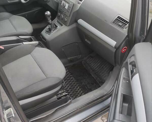 Серый Опель Зафира, объемом двигателя 1.9 л и пробегом 337 тыс. км за 2700 $, фото 16 на Automoto.ua