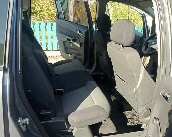 Серый Опель Зафира, объемом двигателя 1.6 л и пробегом 304 тыс. км за 4700 $, фото 9 на Automoto.ua