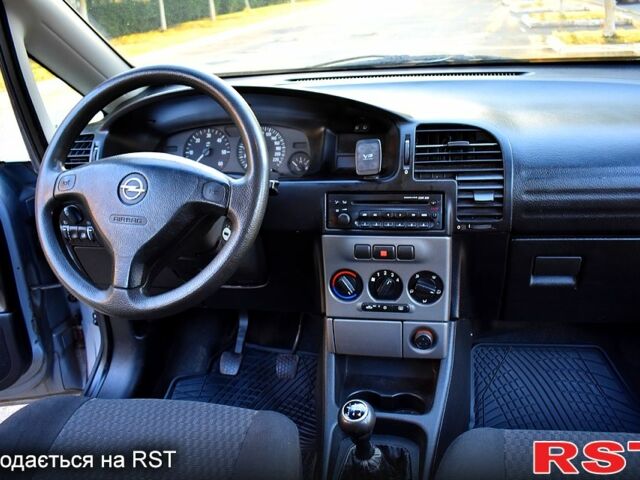 Серый Опель Зафира, объемом двигателя 2.2 л и пробегом 237 тыс. км за 4200 $, фото 4 на Automoto.ua