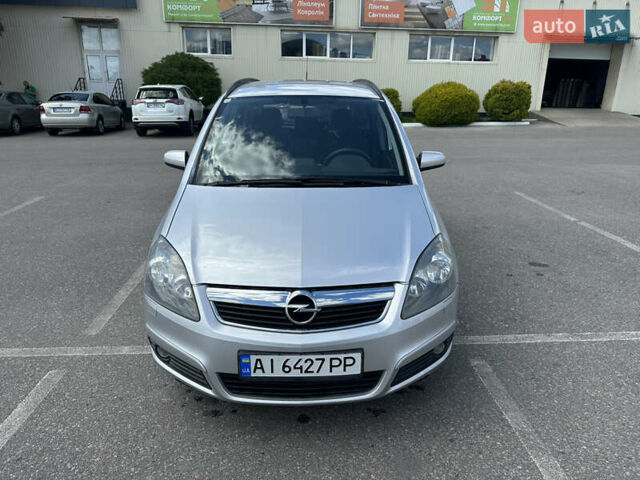 Серый Опель Зафира, объемом двигателя 1.6 л и пробегом 217 тыс. км за 5500 $, фото 4 на Automoto.ua