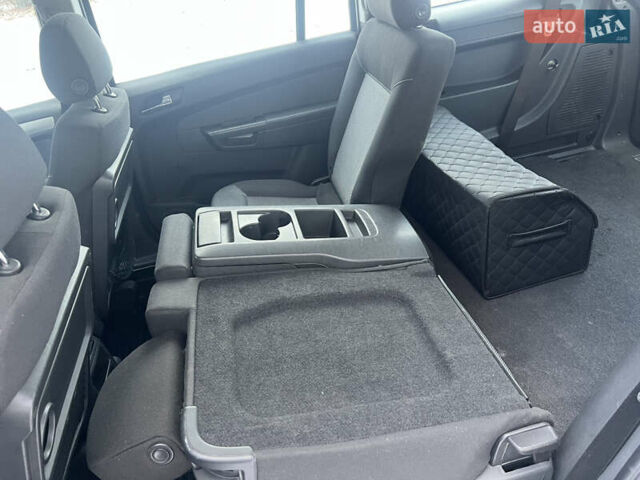 Серый Опель Зафира, объемом двигателя 1.9 л и пробегом 218 тыс. км за 6500 $, фото 28 на Automoto.ua