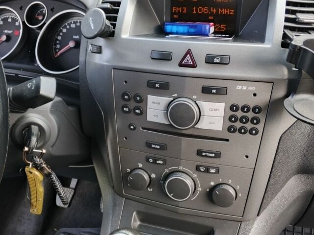 Серый Опель Зафира, объемом двигателя 1.8 л и пробегом 209 тыс. км за 5150 $, фото 7 на Automoto.ua