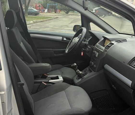 Серый Опель Зафира, объемом двигателя 2 л и пробегом 300 тыс. км за 2950 $, фото 20 на Automoto.ua