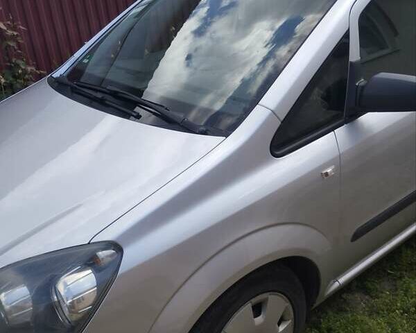 Серый Опель Зафира, объемом двигателя 2.2 л и пробегом 320 тыс. км за 5400 $, фото 3 на Automoto.ua