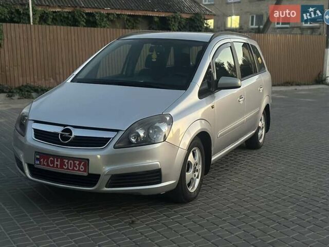 Серый Опель Зафира, объемом двигателя 1.6 л и пробегом 248 тыс. км за 5200 $, фото 1 на Automoto.ua
