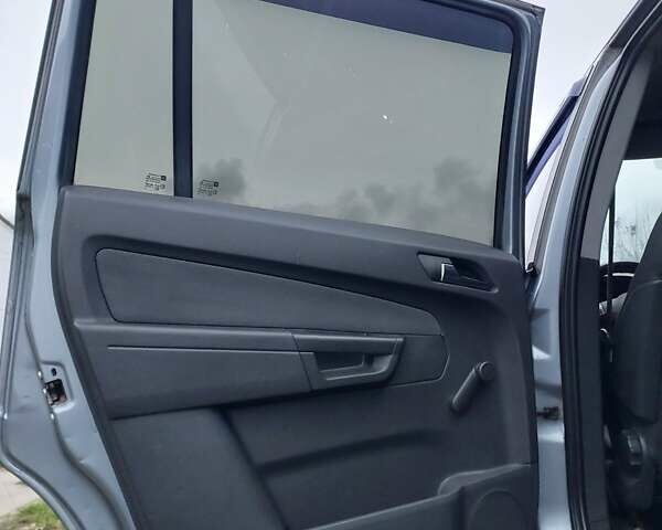 Серый Опель Зафира, объемом двигателя 1.91 л и пробегом 280 тыс. км за 4700 $, фото 13 на Automoto.ua