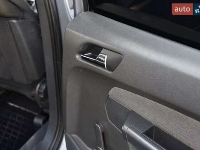 Серый Опель Зафира, объемом двигателя 1.9 л и пробегом 309 тыс. км за 4600 $, фото 31 на Automoto.ua