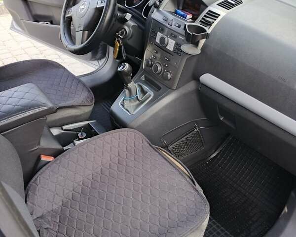 Серый Опель Зафира, объемом двигателя 1.8 л и пробегом 209 тыс. км за 5250 $, фото 25 на Automoto.ua