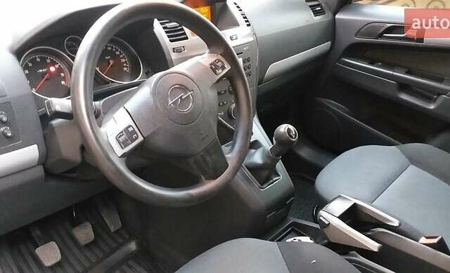 Серый Опель Зафира, объемом двигателя 1.6 л и пробегом 211 тыс. км за 5400 $, фото 15 на Automoto.ua