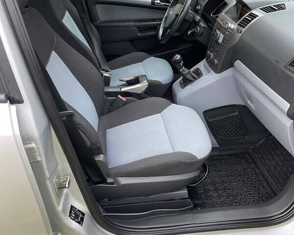 Серый Опель Зафира, объемом двигателя 1.8 л и пробегом 218 тыс. км за 4999 $, фото 31 на Automoto.ua