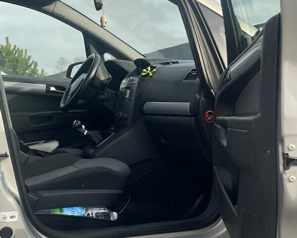 Сірий Опель Зафіра, об'ємом двигуна 1.6 л та пробігом 268 тис. км за 4500 $, фото 5 на Automoto.ua