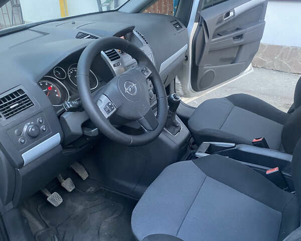 Серый Опель Зафира, объемом двигателя 1.8 л и пробегом 244 тыс. км за 5300 $, фото 15 на Automoto.ua