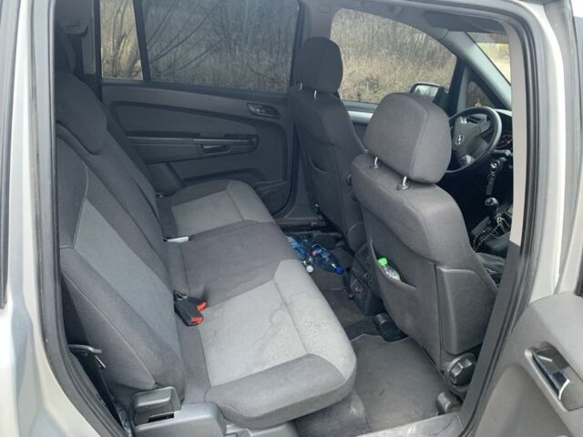 Серый Опель Зафира, объемом двигателя 1.9 л и пробегом 352 тыс. км за 3000 $, фото 7 на Automoto.ua