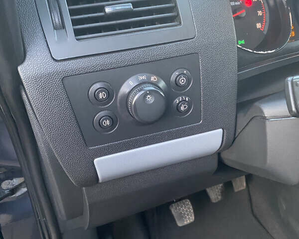 Серый Опель Зафира, объемом двигателя 1.8 л и пробегом 217 тыс. км за 5600 $, фото 15 на Automoto.ua