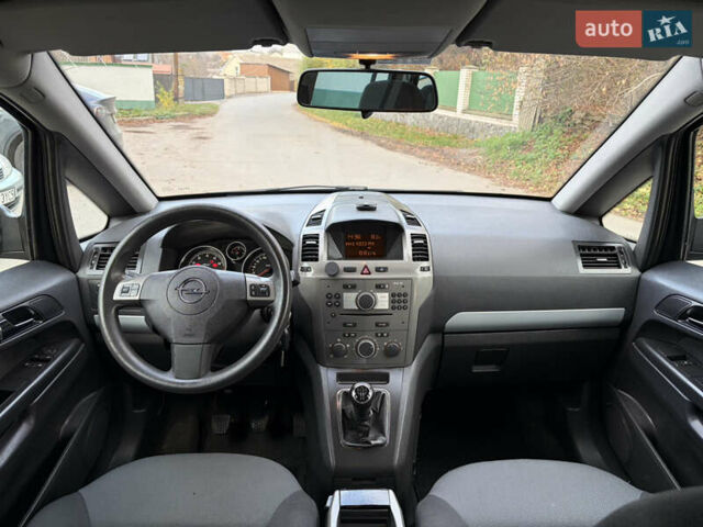 Серый Опель Зафира, объемом двигателя 1.8 л и пробегом 196 тыс. км за 5490 $, фото 3 на Automoto.ua