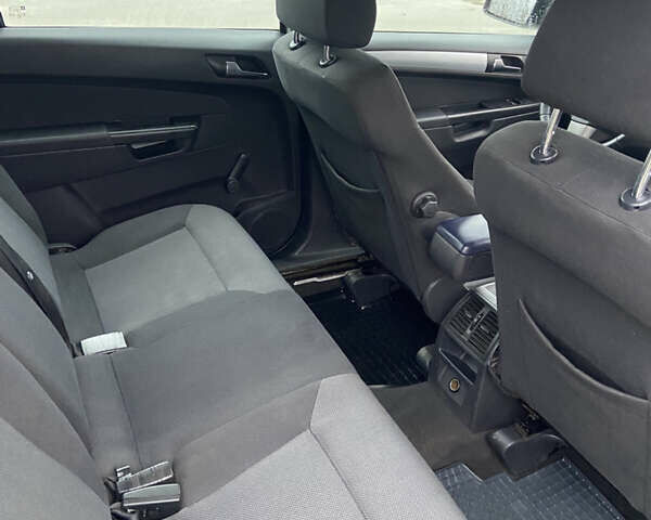 Сірий Опель Зафіра, об'ємом двигуна 1.8 л та пробігом 380 тис. км за 4800 $, фото 3 на Automoto.ua