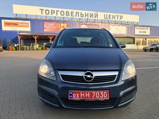 Серый Опель Зафира, объемом двигателя 1.6 л и пробегом 189 тыс. км за 5000 $, фото 2 на Automoto.ua