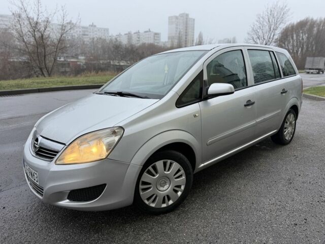 Серый Опель Зафира, объемом двигателя 1.9 л и пробегом 185 тыс. км за 3000 $, фото 1 на Automoto.ua