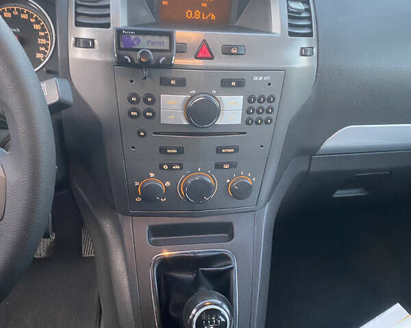 Серый Опель Зафира, объемом двигателя 1.8 л и пробегом 217 тыс. км за 5600 $, фото 17 на Automoto.ua