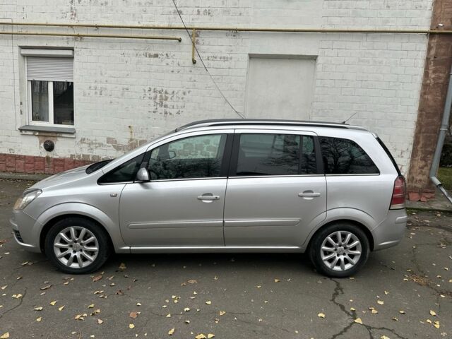 Серый Опель Зафира, объемом двигателя 1.9 л и пробегом 280 тыс. км за 3250 $, фото 11 на Automoto.ua